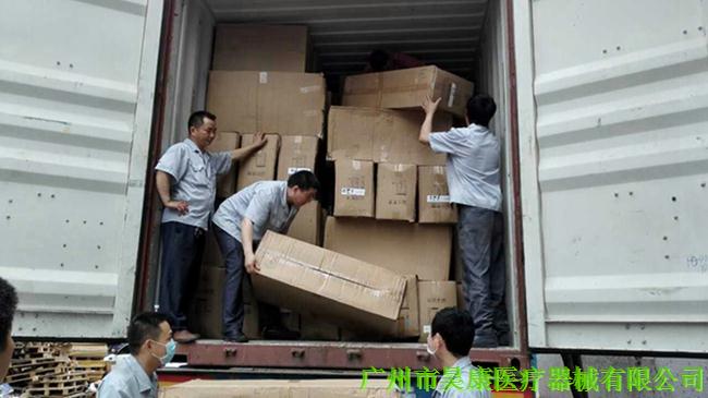 發(fā)往非洲的一批醫(yī)療床裝車實錄 發(fā)往非洲的一批醫(yī)療床裝車實錄